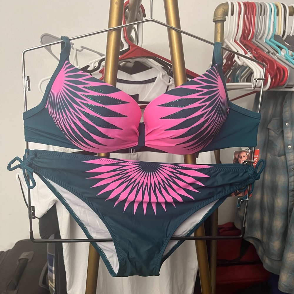 2 Piece Bikini Set Women’s Size 46 (X-Large) Top & 40 (Large) Bottoms
